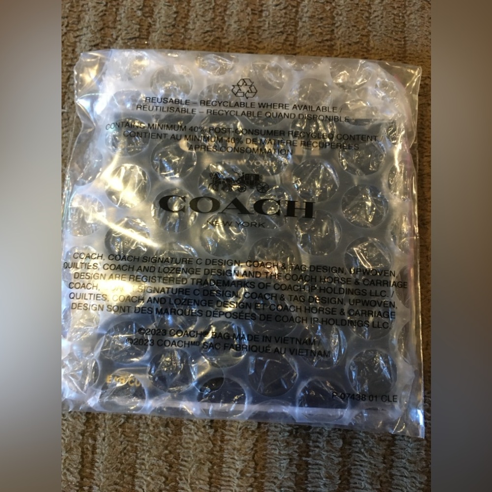 Coach Signature Kissing Ear Cuff nwt in packaging - Picture 3 of 4